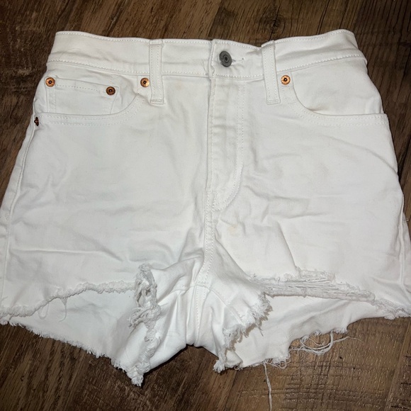 High rise white denim Levi shorts - Picture 4 of 5